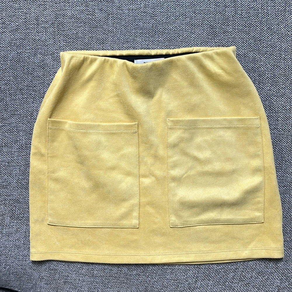 super cute yellow skirt